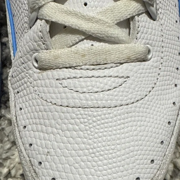 Jordan Men's White and Navy Sneakers - Picture 4 of 7